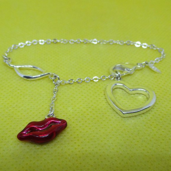 Avon Lips Heart Bracelet Avon Enamel Lips Rhinestone Heart Bracelet Red Enamel - Picture 12 of 13